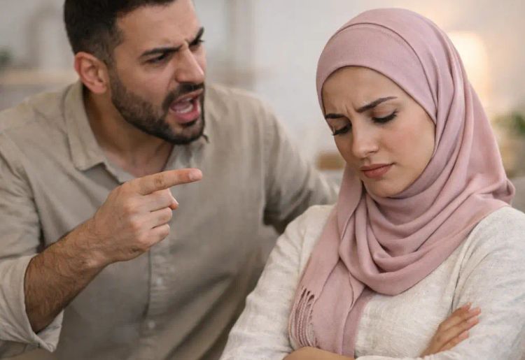 الزوج كثير الشكوى: الأسباب والحلول العملية للعلاقة